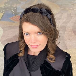 headband with small bow details in black velvet